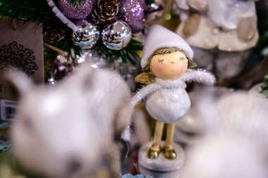 komik oyuncaklar Noel ağacı süsle, tatil atmosferi oluşturma için 