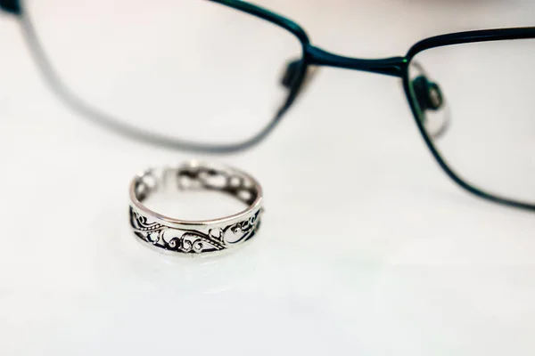 Brýle Šperky Stole — Stock fotografie