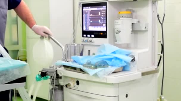 Preparation Surgery Anesthesiologist Prepares Patient Monitor Shows Parameters His Body — Stock Video