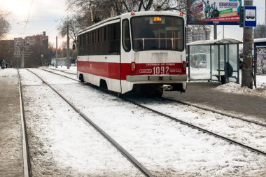 Samara, Rusya Federasyonu, tramvay yolları Samara Üniversitesi Novo-tren Street yakınındaki. 