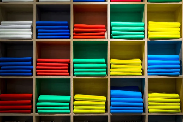 kareli veya eşarp ile dükkanı raf 