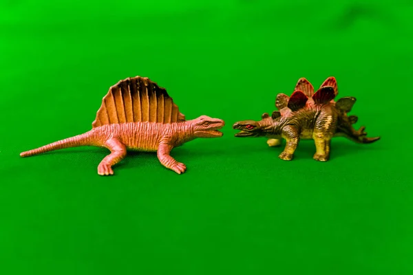 Juguetes Para Niños Sobre Fondo Verde Dinosaurios — Foto de Stock