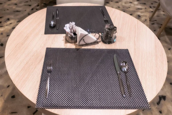 table setting, initial stage of serving