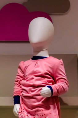 pembe elbise manken çocuk 
