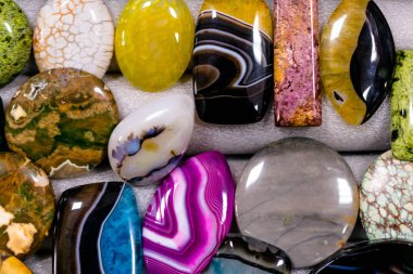 kolye ya da bilezik, bilimsel araştırma yapmak için doğal taş boşluklar 