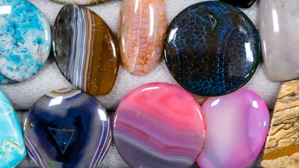 kolye ya da bilezik, bilimsel araştırma yapmak için doğal taş boşluklar 