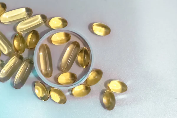 fish oil capsules and vitamin b capsules