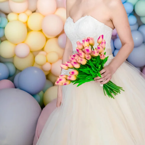 Las Manos Novia Con Ramo Flores —  Fotos de Stock