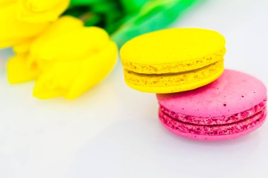 Çerezler - renkli sarı ve ahududu veya fuşya 