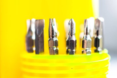 küçük mekanik tesisat işleri ve ev aletleri tamir için tanıtıcı tutmak için değiştirilebilir araçlar kümesi 