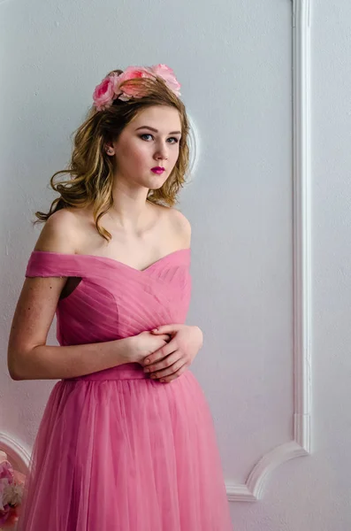 Девочка Подросток Вечернем Розовом Платье — стоковое фото