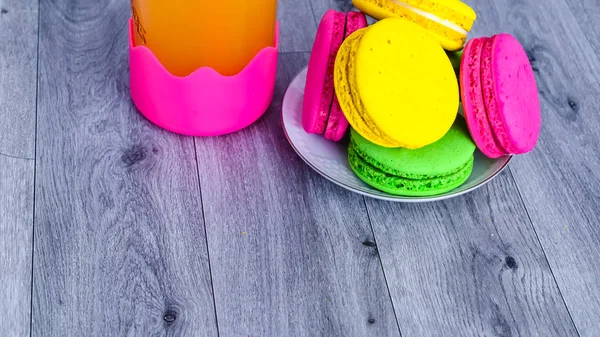 Biscuits Aux Amandes Différentes Couleurs Sur Table Des Planches — Photo