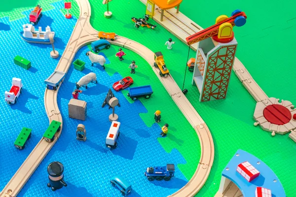 Kinderspielplatz Mit Autos Und Eisenbahn — Stockfoto