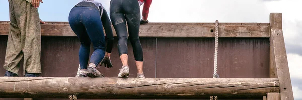 extreme race for survival with men and women
