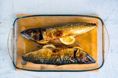 limon ile pişmiş balık uskumru 