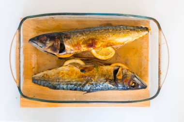 limon ile pişmiş balık uskumru 