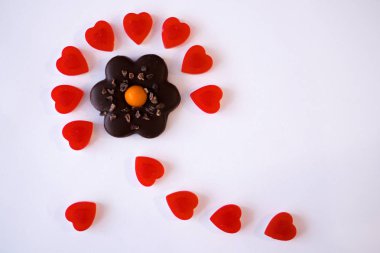 şekerleme - bir çiçek şeklinde bir kalp ve kurabiye şeklinde marmelat 