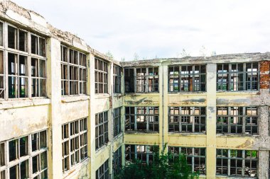 eski sanayi işletmesinin kalıntıları 