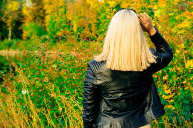 insanlar doğa bitkileri, nehirler ve göller, kuşlar bakmak 