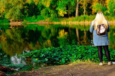 insanlar doğa bitkileri, nehirler ve göller, kuşlar bakmak 