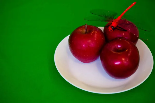 Red Apples White Plate — Stock Photo, Image