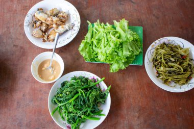 Vietnam 'da sıkça rastlanan birkaç yemek.