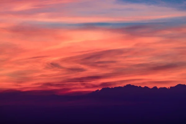 Roter Himmel Und Wolken Bei Sonnenuntergang Abend — Stockfoto