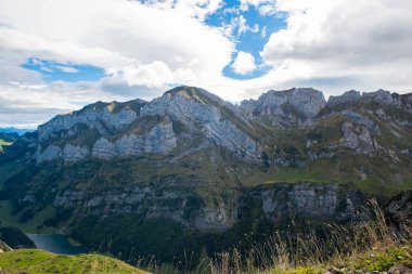 İsviçre Alpleri. Appenzell, Ebenalp. Swiss apls Hiking trail.