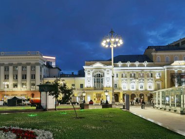 Moskova Tiyatro Meydanı 'ndaki Antik Bina. Moskova / Rusya - 19 Temmuz 2020