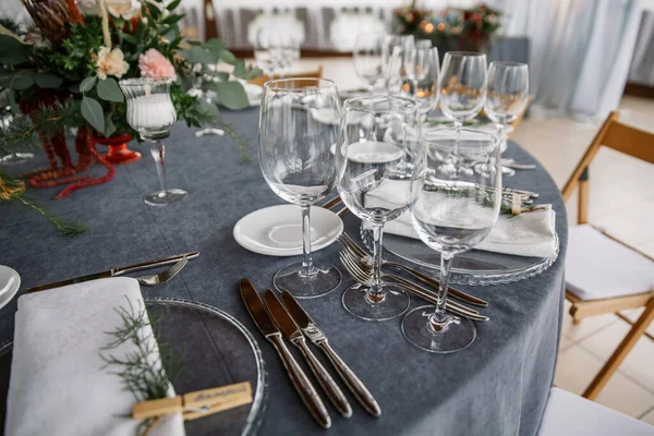 Elegante Mesa Ajuste Las Servilletas Presionan Con Pinzas Ropa Sillas — Foto de Stock