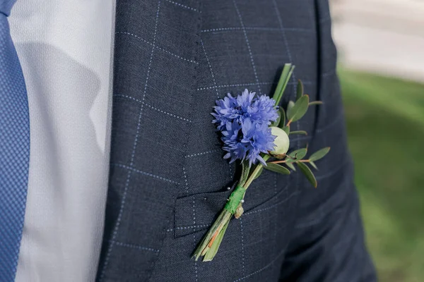 Boutonniere Dello Sposo Fiore Blu — Foto Stock