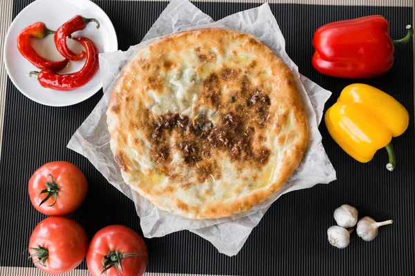 Primo Piano Della Pita Georgiana Ortaggi Frutta Intorno Sfondo Nero — Foto Stock