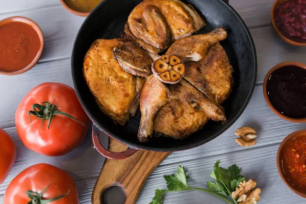 Carne Alla Griglia Pollo Forno Una Padella Primo Piano Fondo — Foto Stock