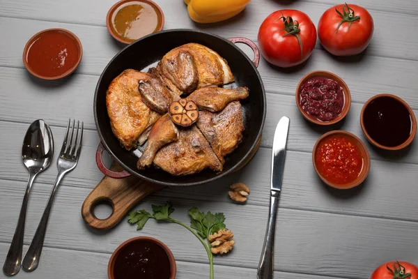 Carne Alla Griglia Pollo Forno Una Padella Primo Piano Fondo — Foto Stock