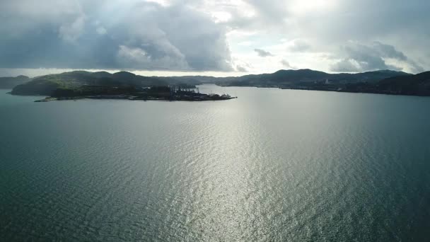 La ciudad portuaria de Nakhodka otoño, vista aérea — Vídeo de stock