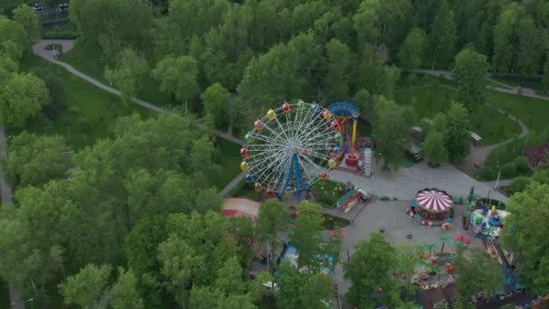 Un parco di divertimenti al coperto a causa del coronavirus covid, vuoto, vista aerea — Video Stock