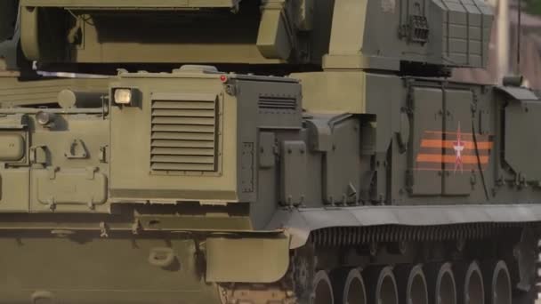 勝利のパレードのリハーサル中の軍事機器。七五年 — ストック動画