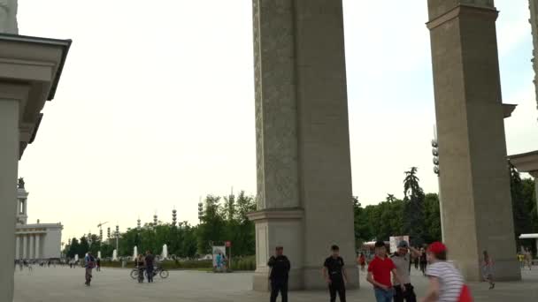 Le bâtiment du 1er pavillon, architecture de l'ère soviétique VDNKh — Video