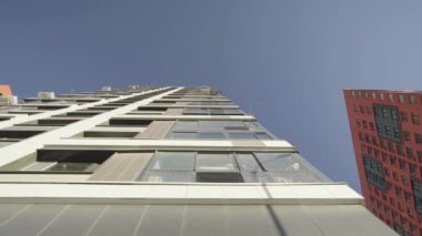 Orijinal tasarımı olan modern ev, dikey, doli kamera görüntüsü
