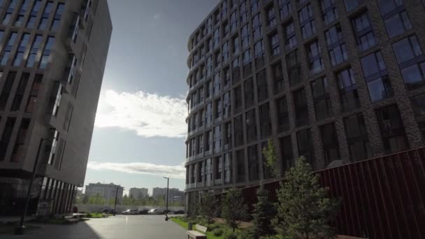 Residentieel complex met modern en buitengewoon design — Stockvideo