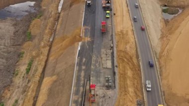 İnşaat malzemeleri döner kavşak, hava manzarası inşa ediyor.