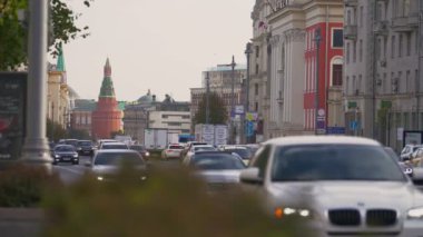 Moskova 'da Tverskaya Caddesi' nde trafik yoğun.