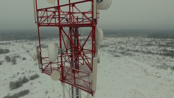 Mobilfunk Basisstation Mobilfunkantenne Winter Aus Nächster Nähe Luftbild — Stockvideo