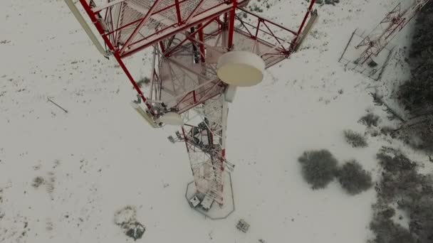 Základnová Mobilní Stanice Mobilní Anténa Zimě Detailní Záběr Letecký Pohled — Stock video