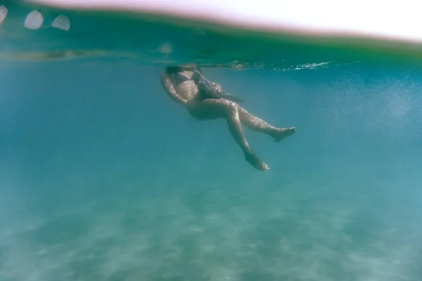 Young Woman Snorkeling Sea Underwater Photography Girl Using Long Fins — Stock Photo, Image