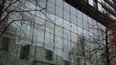 Glas İş Evi. Modern ve eski