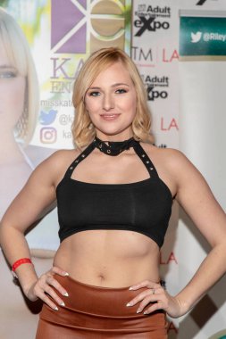 Kate England, 25 Ocak 2019 'da Las Vegas, Nevada' daki Hard Rock Otel ve Kumarhanesinde 2019 AVN Yetişkin Eğlence Fuarı 'na katıldı.