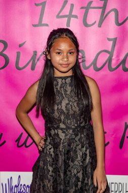 Gen Lutkus, 15 Haziran 2018 'de Los Angeles' taki Yüksek Görüş Kilisesi 'ndeki Çölyak Hastalıkları Vakfı yararına Jillian Estell' in Kırmızı Halı Doğum Günü Partisi 'ne katıldı.