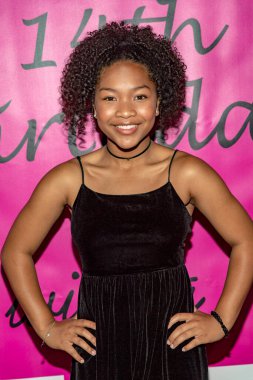 Laya DeLeon Hayes, 15 Haziran 2018 'de Los Angeles' taki Higher Vision Kilisesi 'ndeki Çölyak Hastalıkları Vakfı yararına Jillian Estell' in Kırmızı Halı Doğum Günü partisine katılıyor.