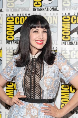 Grey Griffin, 20 Temmuz 2019 'da Hilton Bayfront, San Diego, Kaliforniya' da düzenlenen Uluslararası Comic-Con WB 'nin 